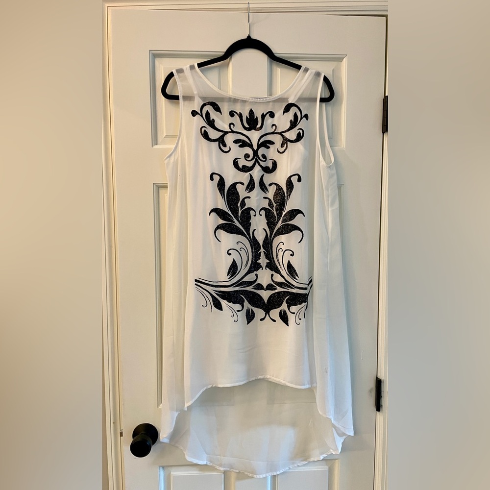Venus Women’s Summer Dress. White with Black Accents. Size: Medium